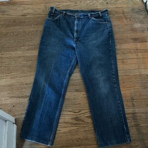 Vintage Made in Canada Levi’s 619 size 42 x28. GUC.
